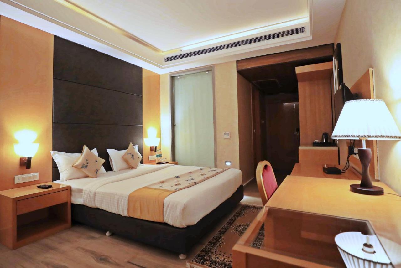 Bindiram Express By Shrigo Hotels Sitapur Muafi Екстер'єр фото